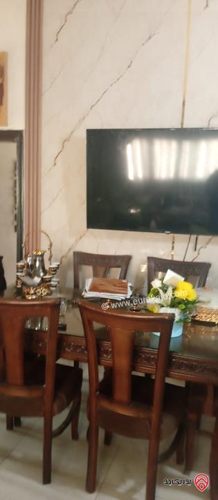 شقة طابق أول مساحة 224م للبيع في الزرقاء حي الامير عبد الله