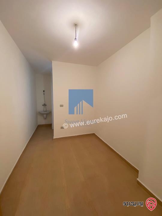 شقة أرضية (شبه فيلا) طابقية فاخرة للبيع في عمان - الرابية قرب الكالوتي 425م مع حديقة وترسات 500م