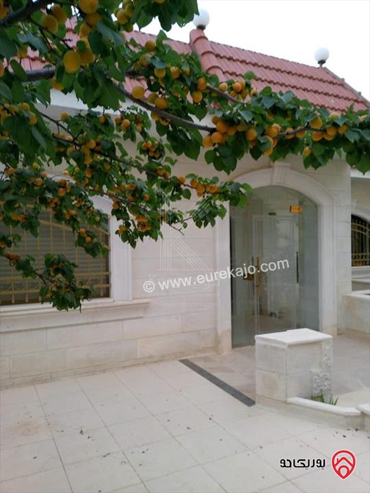 فيلا مستقلة مساحة 900م على أرض 702م للبيع في ماحص مع اطلالة خلابة