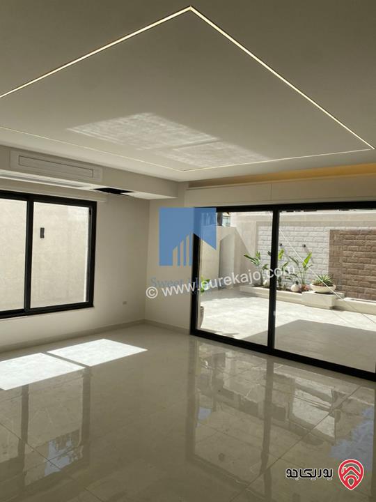 شقة فاخرة للبيع في عمان - أم أذينة قرب أبراج السادس 200م مع حديقة وترسات 250م لم تسكن