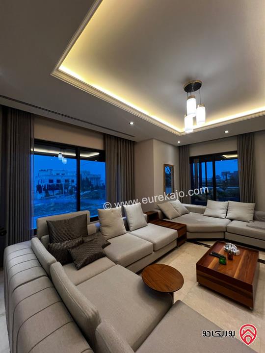 شقة فاخرة مفروشة أرضية مساحة 150م داخلي و 30م خارجي للإيجار في عمان - خلدا