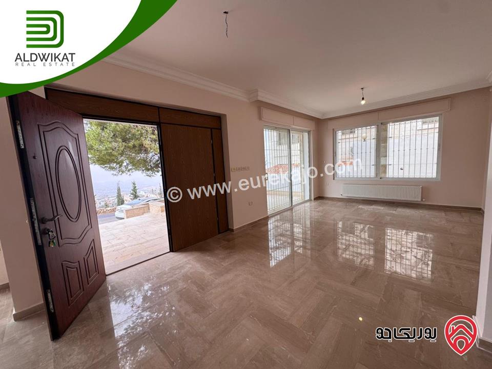 فيلا مستقلة للبيع في عمان - صويلح بالقرب من الحمر مساحة الأرض860م مساحة البناء 390م موقع اطلالة