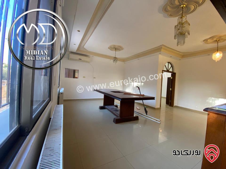 شقة ارضية للبيع في عمان - خلدا مساحة 185م مع ترس و حديقة 120م تشطيبات سوبر ديلوكس بسعر مميز جداً