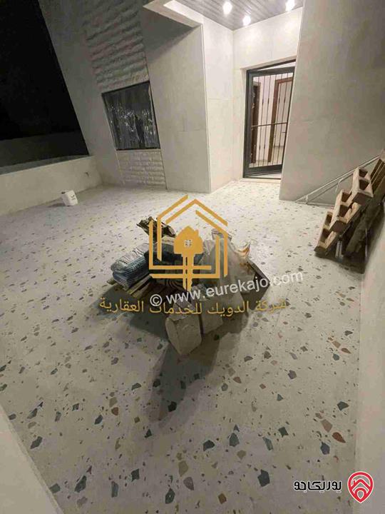 شقة جديدة طابق أرضي مساحة داخلية 190م ومساحة خارجية 100م للإيجار في عمان - ضاحية النخيل 