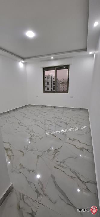 شقة طابق ثالث رووف سوبر ديلوكس مساحة 175م داخلي و 80م خارجي للبيع في عمان - طبربور