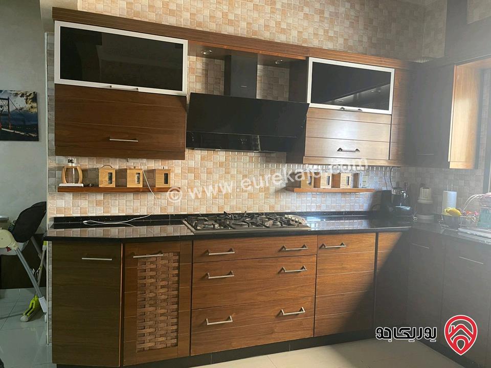 شقة سوبرديلوكس للبيع في الزرقاء - الزرقاء الجديدة مساحة 155م + 20م ارضي معلق