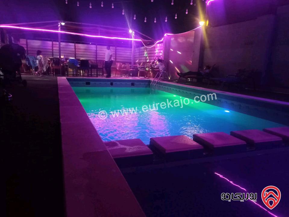 مزرعة مساحة الأرض 5 دونم و 150م عليها بناء 200م للبيع في المفرق