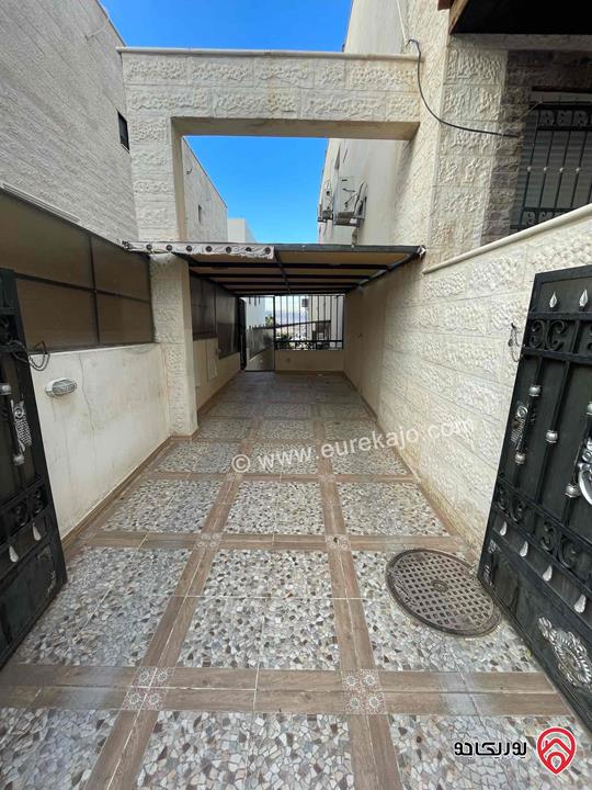 شقة شبه أرضية مساحة 160م داخلي و 180م خارجي للبيع في العقبة/منطقة التاسعة الجمعيات