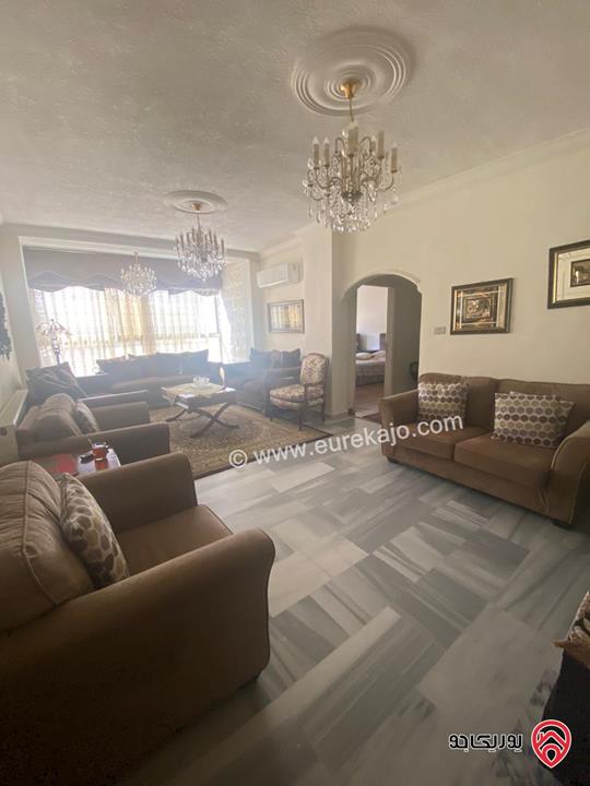 شقة طابق ثالث مع روف مساحة 300م للبيع في عمان - ضاحية الرشيد  