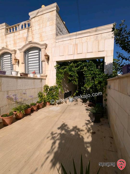 فيلا مساحة 700م على أرض 815م للبيع في عمان - ناعور