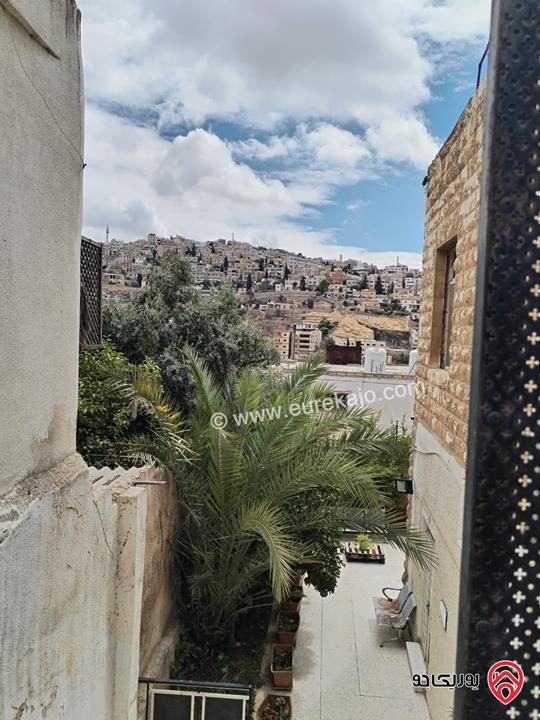 شقة تجارية للبيع أو للايجار مساحة 190م داخلي و 200م خارجي في جبل عمان / شارع الرينبو