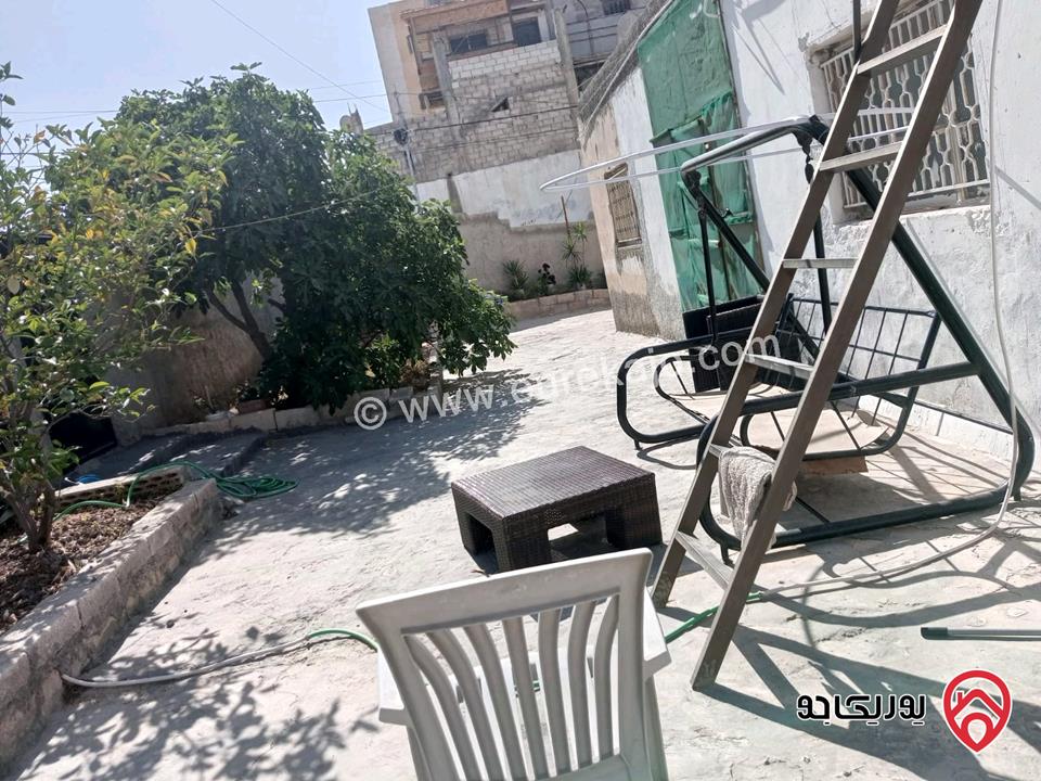 قطعة ارض مساحتها 819 متر مربع تنظيم سكني أ، تقع على شارعين، واصل جميع الخدمات للبيع في الزرقاء - منطقة حي الرشيد الرصيفة