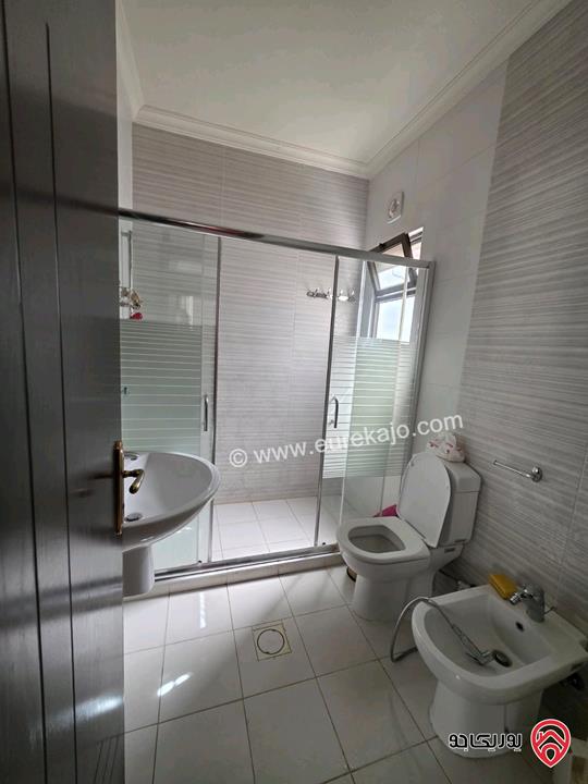 شقة طابق أول مساحة 190م للإيجار مفروشة في عمان - أم السماق 