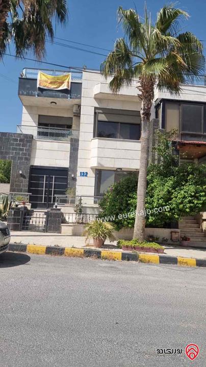 Abdoun (Amman) apartment & Roof by Owner ‎شقه طابقيه مع الرؤف، للبيع مباشره من المالك في عمان - عبدون مساحة 365م ط2