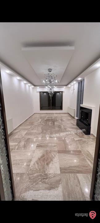 شقه فاخرة أخير مع روف مساحة 275م + 45م ترسات درج داخلي للبيع في عمان - ضاحية النخيل