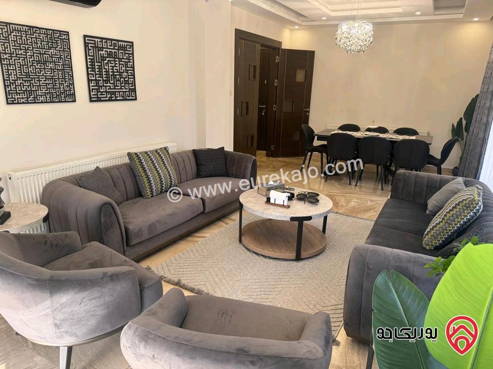 شقة طابق ثاني مساحة 215م للبيع في عمان - الرابية