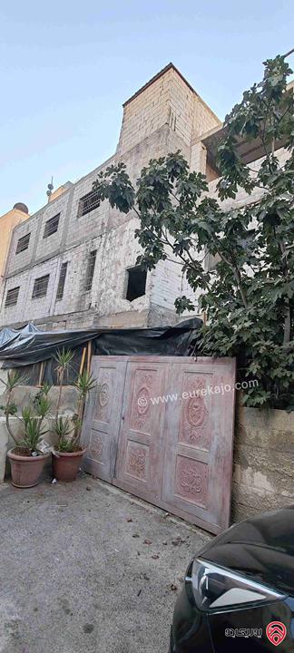 عمارة سكنية تتكون من 3 شقق طابقية على أرض 320م للبيع في عمان - حي نزال