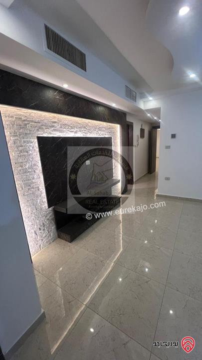 شقة مساحة 200م طابق أول مجددة بالكامل للايجار  في عمان - دير غبار 