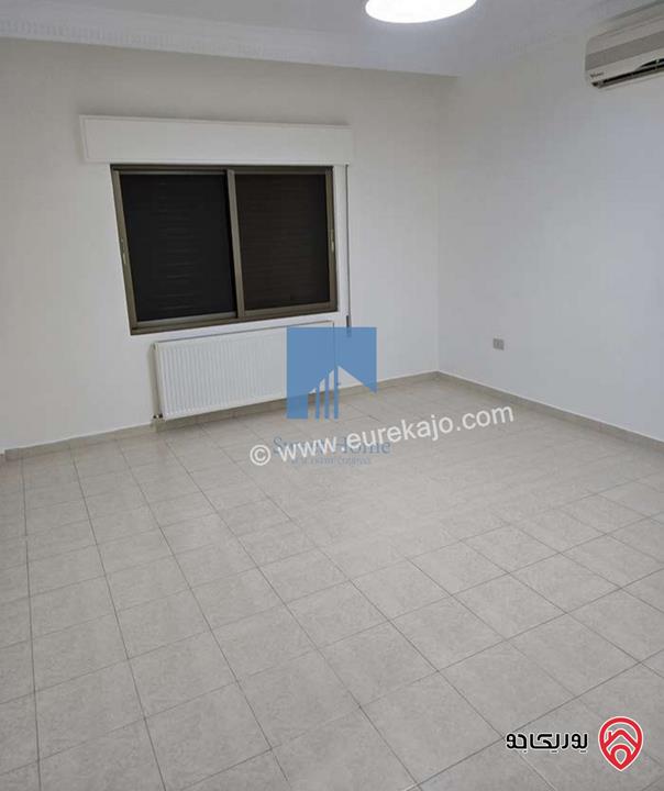 شقة طابقية مميزة للبيع في عمان - أم السماق طابق ثالث 230م مع روف 130م 
