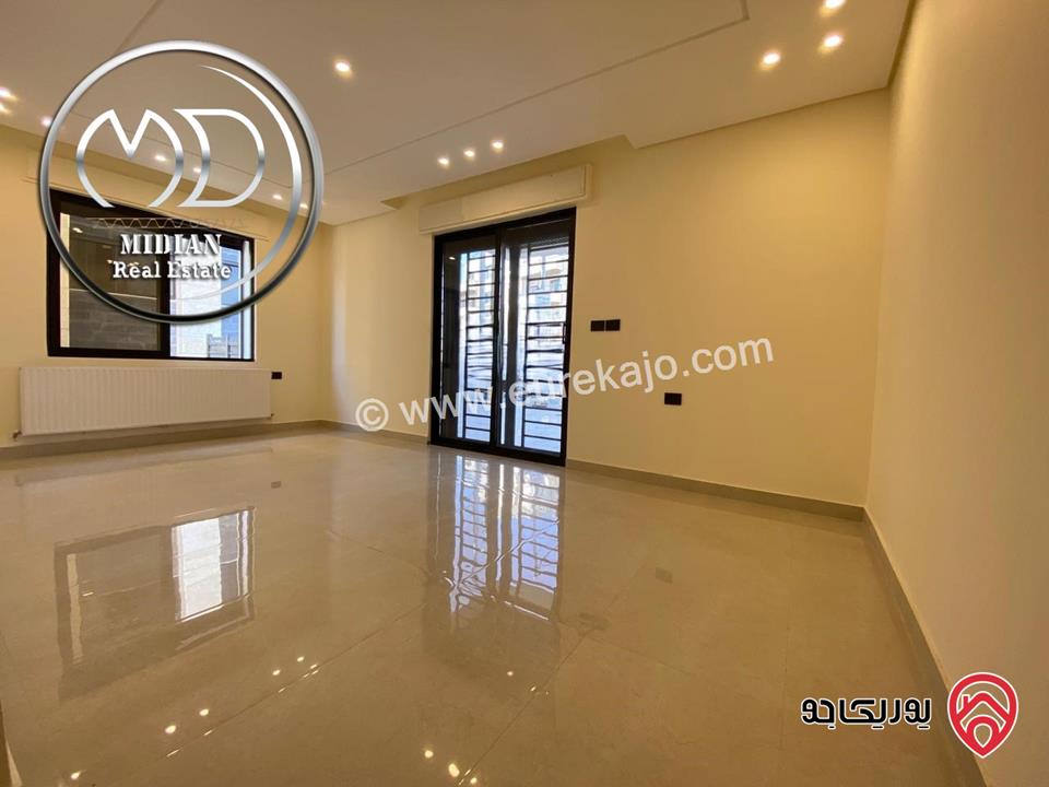 شقق جديدة للبيع في عمان - خلدا مساحات 220م 4 نوم تشطيبات و ديكورات عصرية فاخرة اطلالة جميلة بسعر مميز