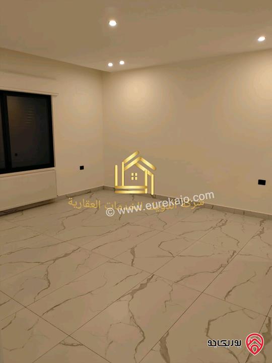 شقة جديدة طابق ثالث مساحة 205متر للإيجار في عمان - خلدا 