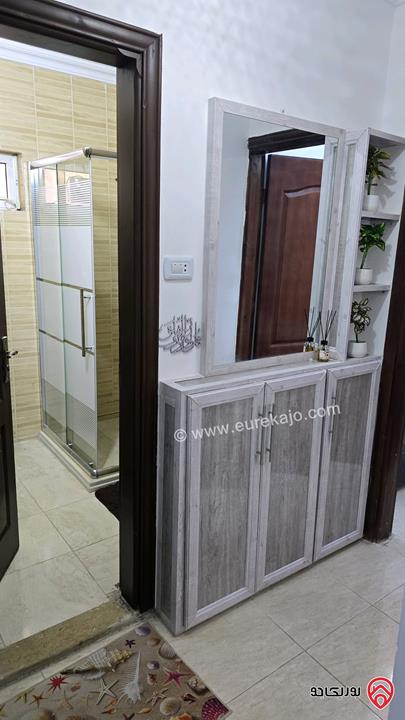 شقة مساحة 70م طابق أول مفروشه للإيجار في اربد - طلوع مسجد علياء التل 