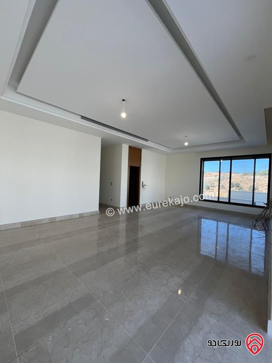 فيلا مساحة 700م على ارض 500م للبيع في عمان - دابوق بتشطيب فندقي مع مسبح خاص