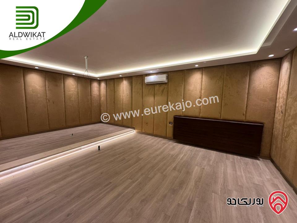 فيلا متلاصقة للبيع في عمان - دابوق مساحة الارض 500م ، البناء 780م ، الحديقة 50م والترس 150م