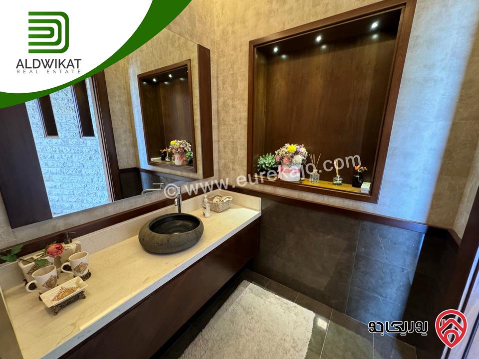 فيلا مستقلة للبيع في عمان - بدر الجديدة مساحة الارض 985م ومساحة البناء 1200م ومساحة الحديقة 400م ومساحة الترس 200م ذات موقع واطلالة مميزة