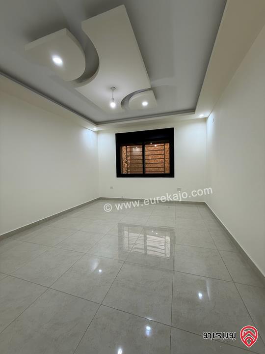 شقة شبه ارضية مساحة 184م مع ترس وحديقة 120م سوبر ديلوكس للبيع في عمان - المقابلين 