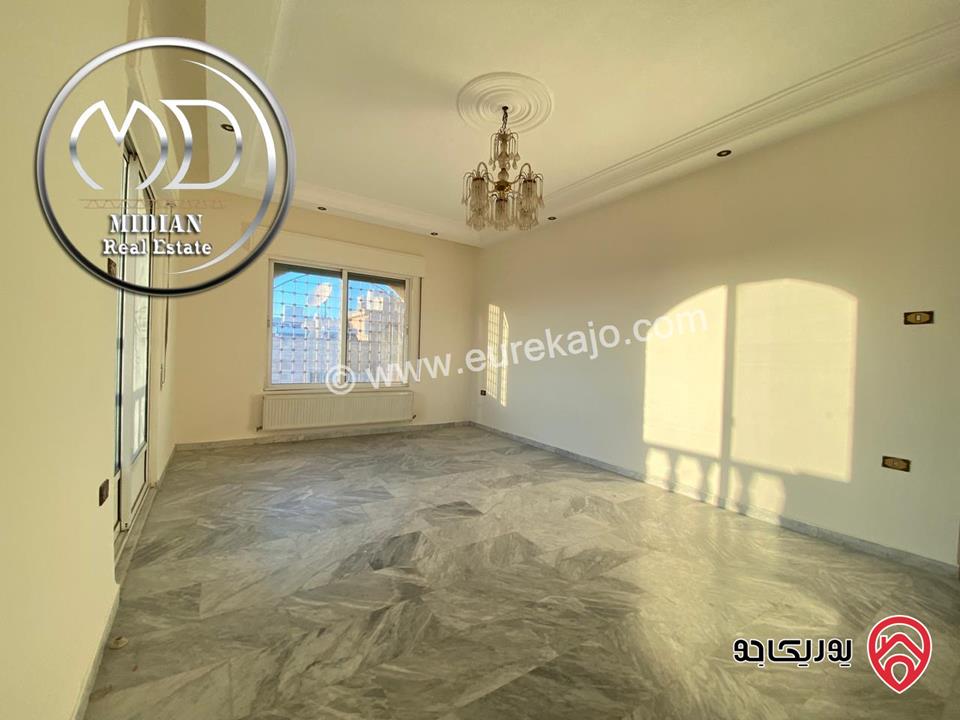 شقة للبيع في عمان - الرابية مساحة 195م طابق ثالث تشطيبات سوبر ديلوكس اطلالة رائعة بسعر مميز جداً