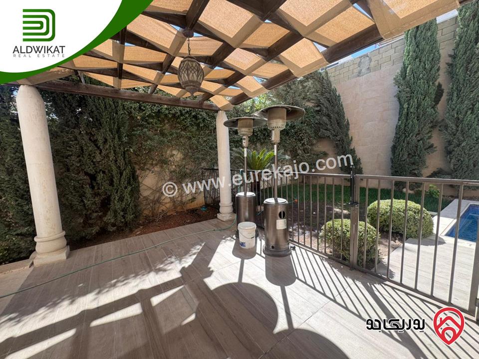 فيلا متلاصقة للبيع او للايجار في عبدون قرب الاسفاره الامريكيه مساحة الارض 500م ومساحة البناء 700م ومساحة الحديقة 200م موقع مميز واطلالة خلابة منطقة فلل واصل جميع الخدمات 