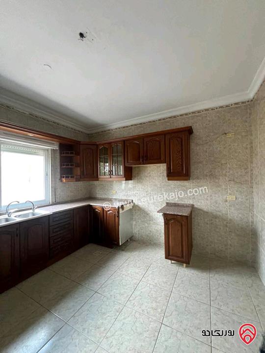 شقة فارغة مساحة 185م طابق ثالث للايجار في عمان - أم السماق