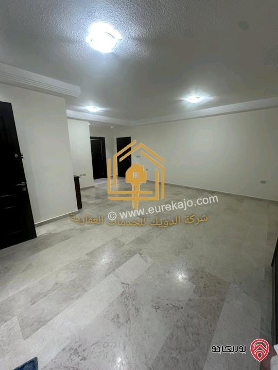 شقة فارغة شبه أرضية مساحة 186م داخلي و 120م خارجي للإيجار في عمان - دير غبار 