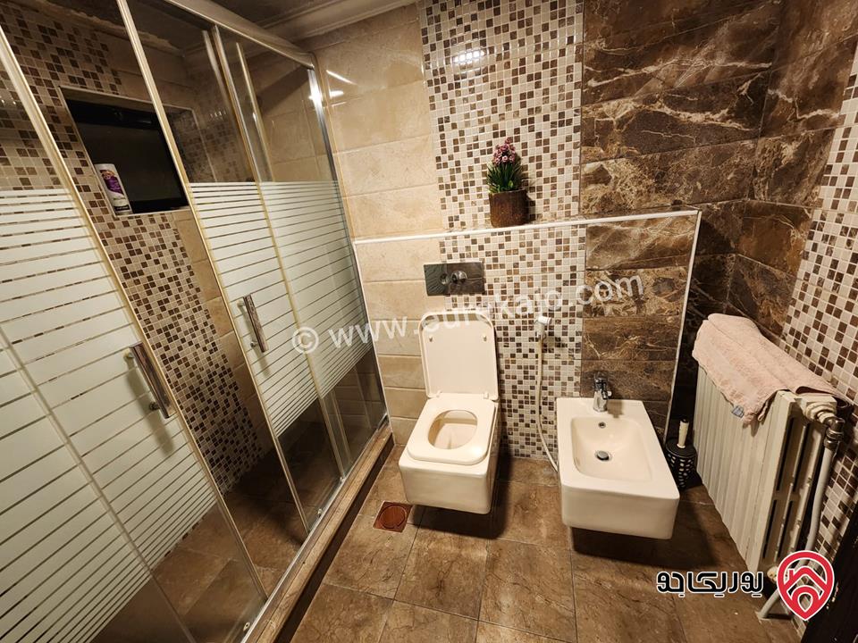 شقة طابقية  رووف كامل مساحة 300م للبيع في عمان - الشميساني