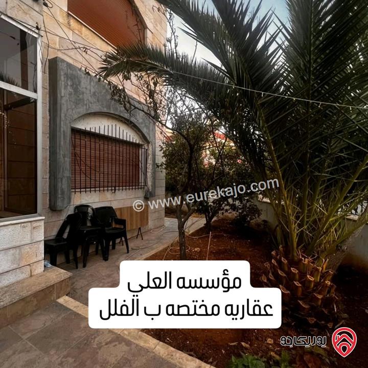 فيلا على شارعين مقسمة شقتين طابقيات مساحة البناء 430م على أرض 450م للبيع في عمان - الجندويل