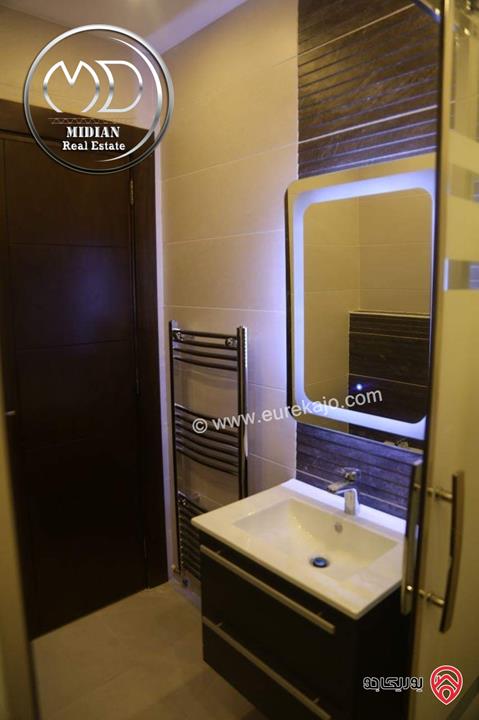 شقة شبه ارضي فارغة للايجار في عمان - ضاحية النخيل مساحة 200م مع ترس و حديقة 250م تشطيبات ديكورات عصرية فاخرة