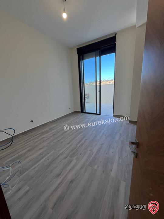 فيلا مساحة 700م على ارض 500م للبيع في عمان - دابوق بتشطيب فندقي مع مسبح خاص