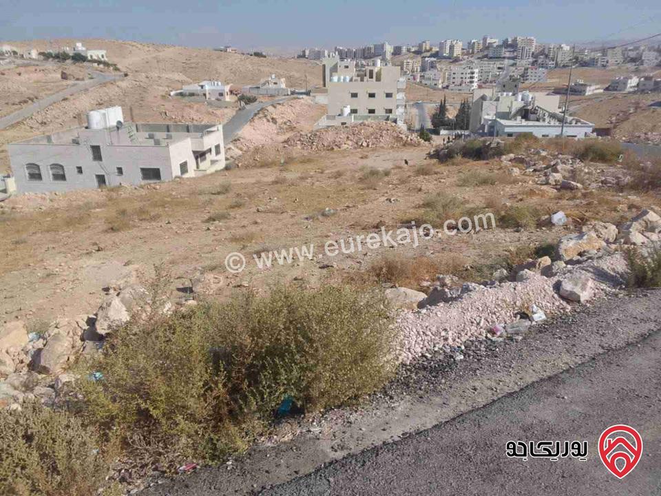 ارض تجارية مساحة 600م على شارعين للبيع في الزرقاء - البتراوي