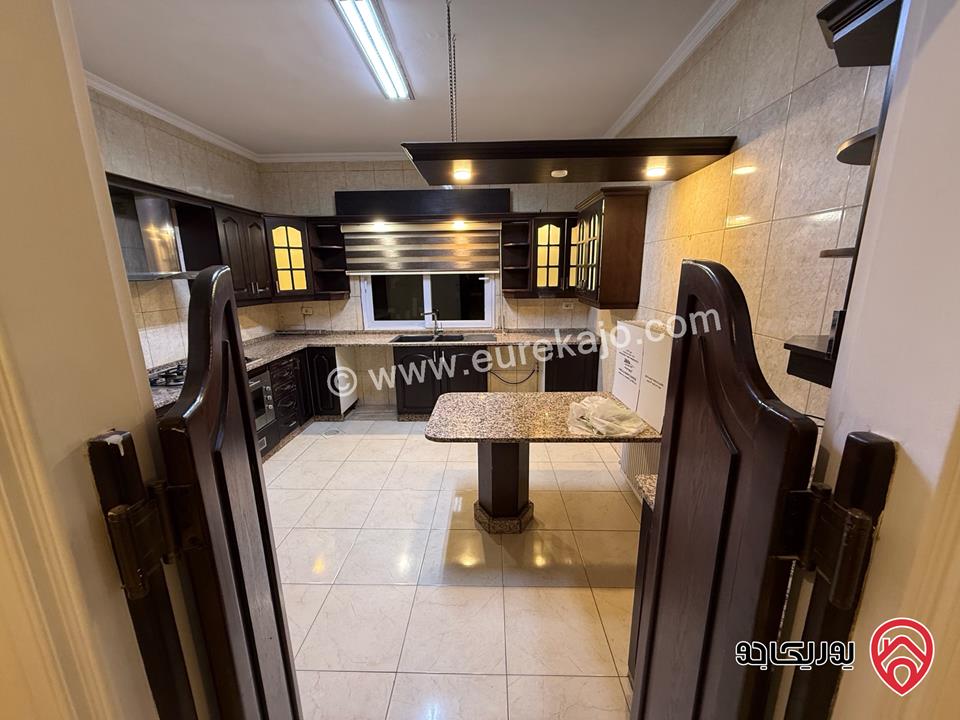 شقة مساحة 170م طابق ثاني مع مصعد عمارة هادئة عائلات للإيجار  في عمان - دير غبار