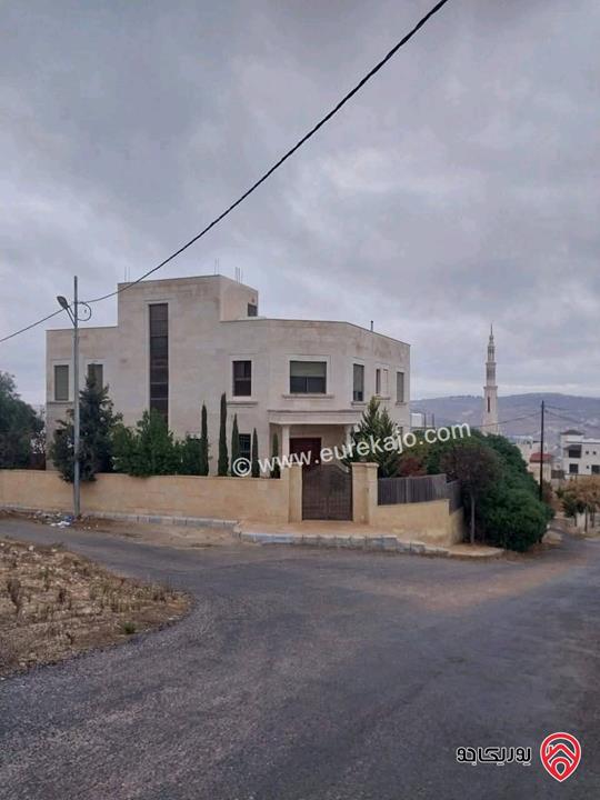 فيلا مساحة 460م على أرض 600م للبيع في الزرقاء - رجم الشوف قرب شفا بدران 