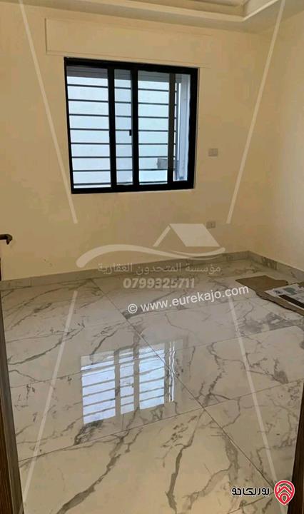 شقة فارغة شبه أرضية مساحة 80م داخلي و 120م خارجي للايجار في عمان - الجندويل