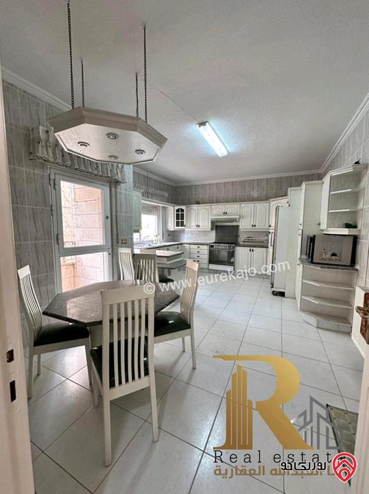 شقة طابقية مساحة 310م طابق أول للبيع في عمان - ام اذينة