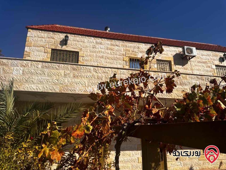 مزرعة فيها فيلا عدد 2 مساحة كل فيلا 300م على أرض 14 دونم للبيع في جرش