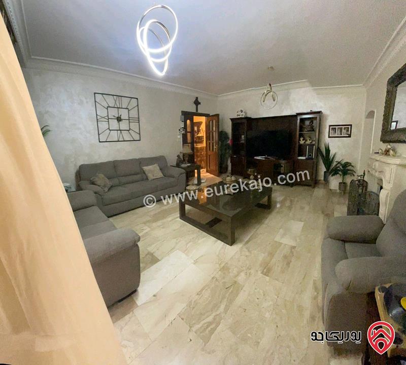 شقة طابقية مساحة 341م داخلي و 450م خارجي للبيع في عمان - ام اذينة