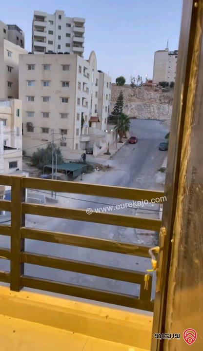 شقة طابق ثالث مع روف مساحة 255م للبيع في الزرقاء الجديدة البتراوي 