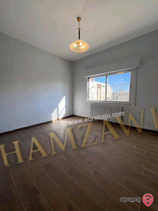 شقة طابق ثاني مساحة 250م للايجار في عمان - ام اذينة