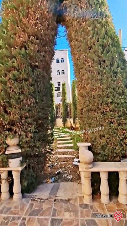 شقة فاخرة ارضية مساحة 155م داخلي و 150م خارجي للبيع في عمان - خلدا 