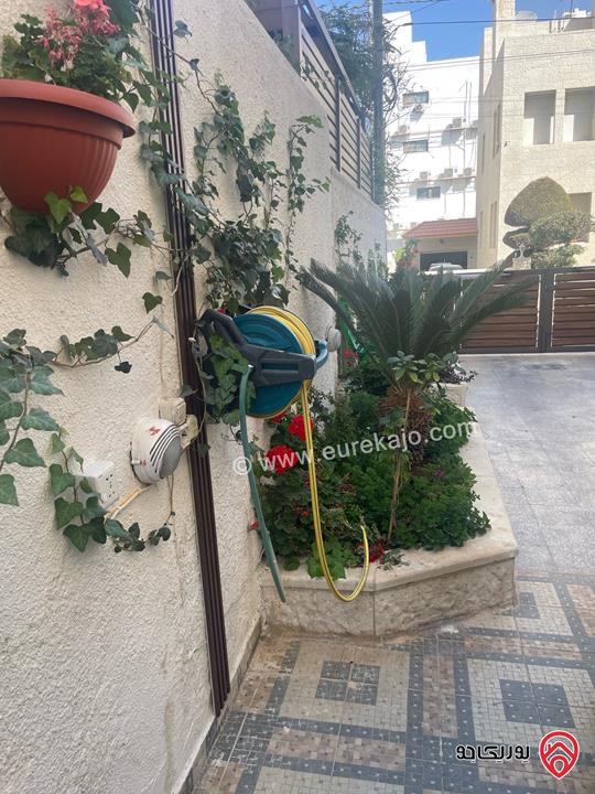 شقة دوبلكس طابق أرضي وشبه ارضي مساحة 310م داخلي و 300م خارجي للبيع في عمان - أم أذينة من المالك