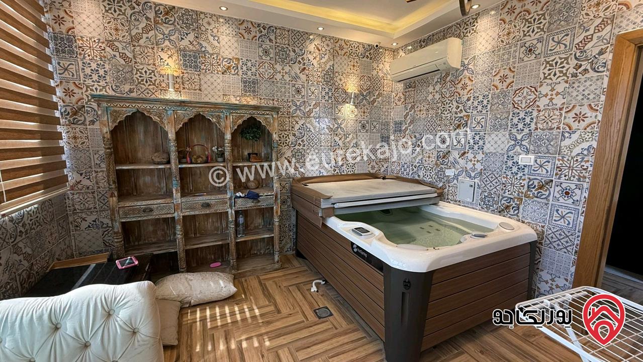 شقة طابق ثالث مساحة 200م مع رووف 50م للبيع في عمان - الجبيهة 